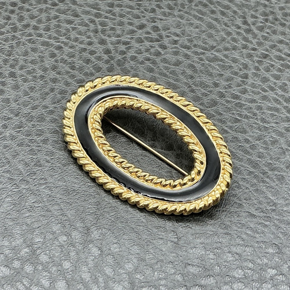 Vintage Monet Brooch Gold Tone Black Enamel Oval Rope Frame Pin Signed Jewelry‎